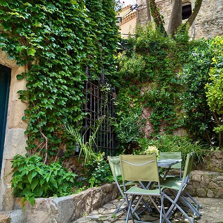 Casa Dentro Del Castillo De *